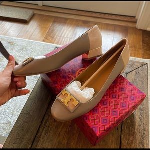 Brand new Gigi 20mm Round Toe Flat in gray leather